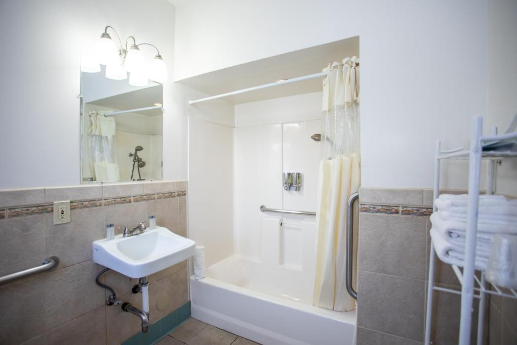 The Hotel Hollywood - image 4
