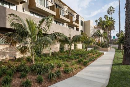 Holiday Inn Express and Suites La Jolla - Windansea Beach and IHG Hotel