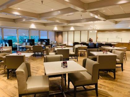 Crowne Plaza Silicon Valley North - Union City an IHG Hotel - image 3