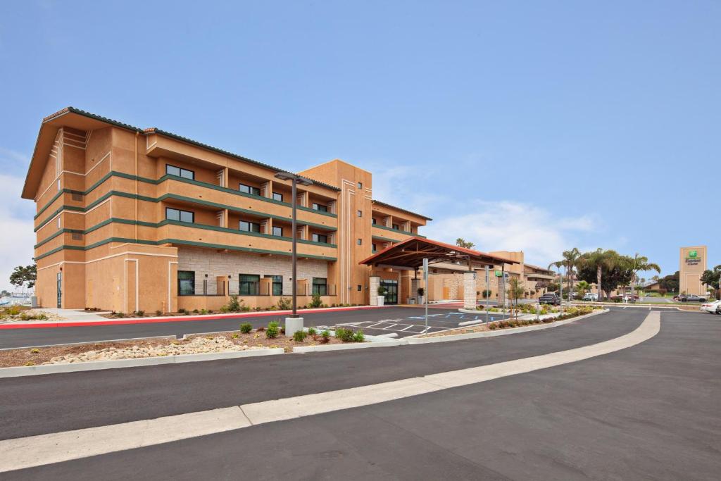 Holiday Inn Express Hotel & Suites Ventura Harbor an IHG Hotel - main image