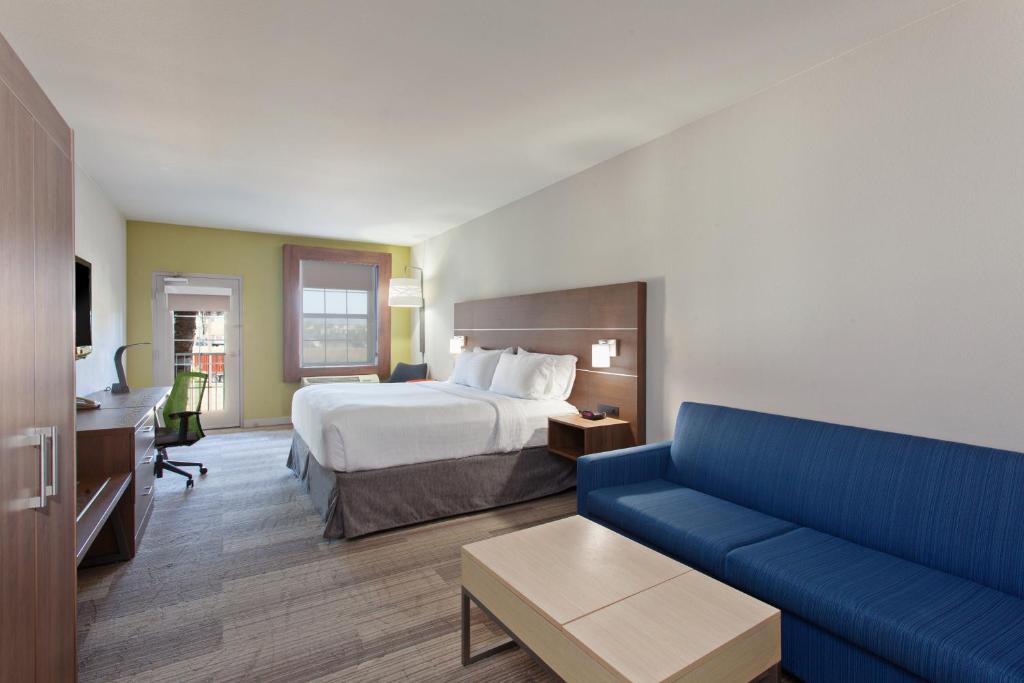 Holiday Inn Express Hotel & Suites Corona an IHG Hotel - image 4