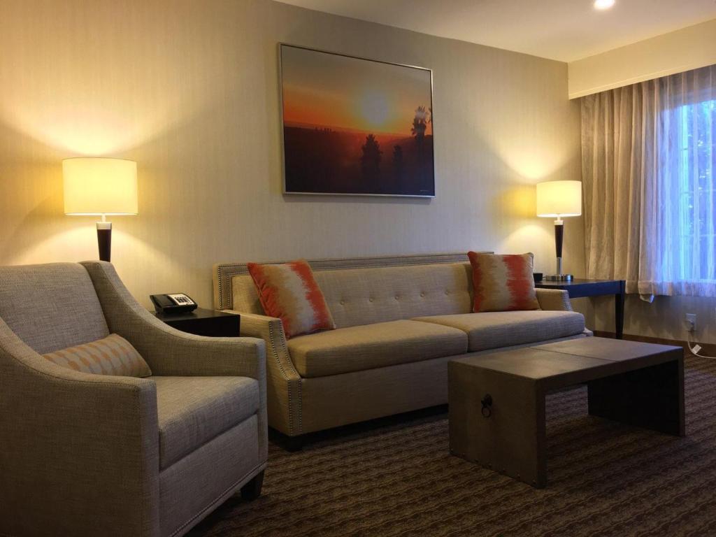 Best Western Plus Carriage Inn - image 3