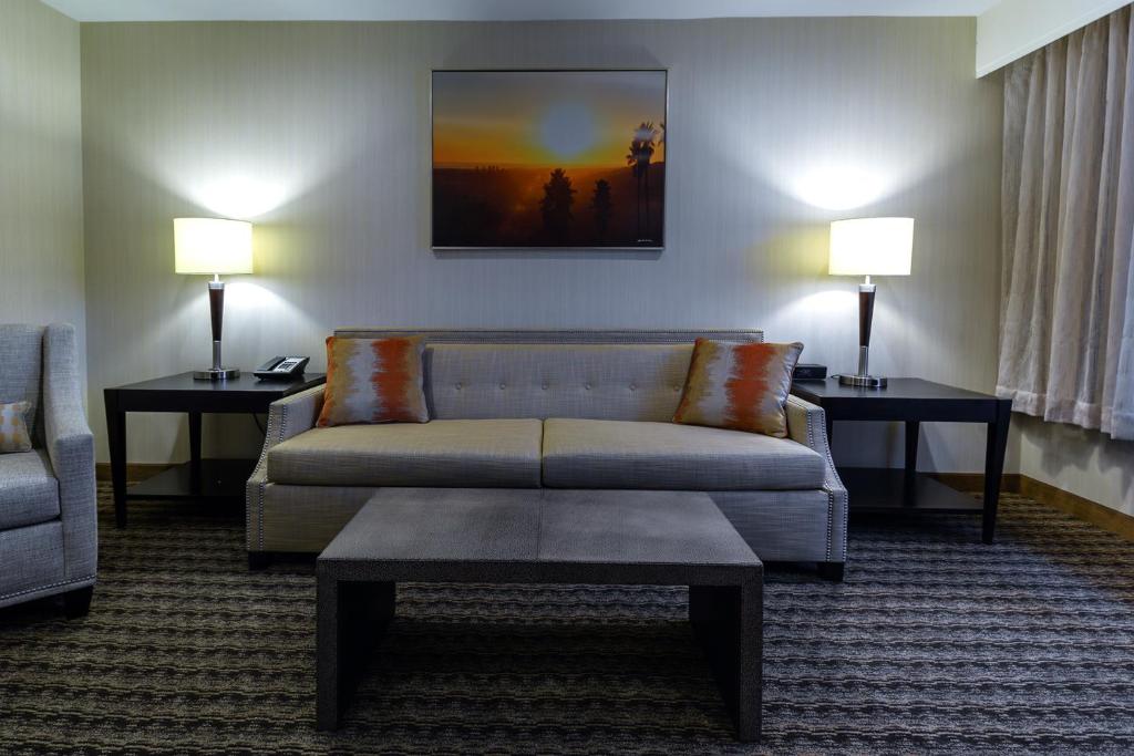 Best Western Plus Carriage Inn - image 4