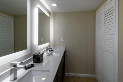 Best Western Plus Carriage Inn - image 5