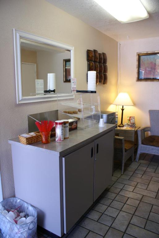 Heritage Inn San Diego - image 2