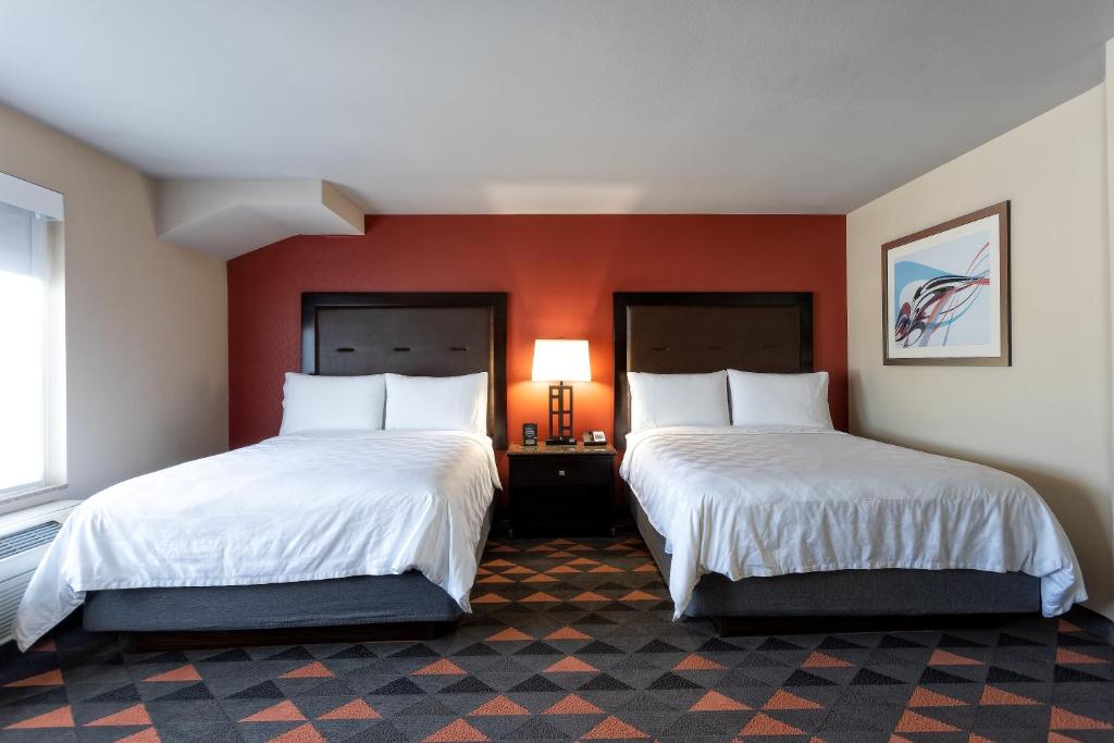 Holiday Inn Oceanside Marina Camp Pendleton an IHG Hotel - image 2