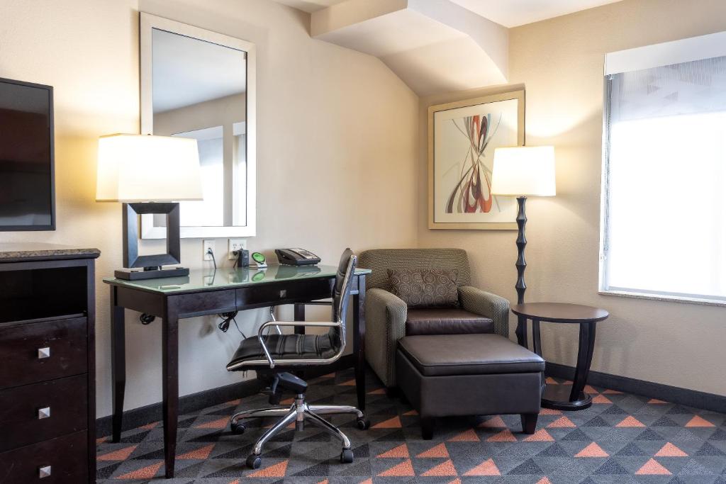 Holiday Inn Oceanside Marina Camp Pendleton an IHG Hotel - image 5