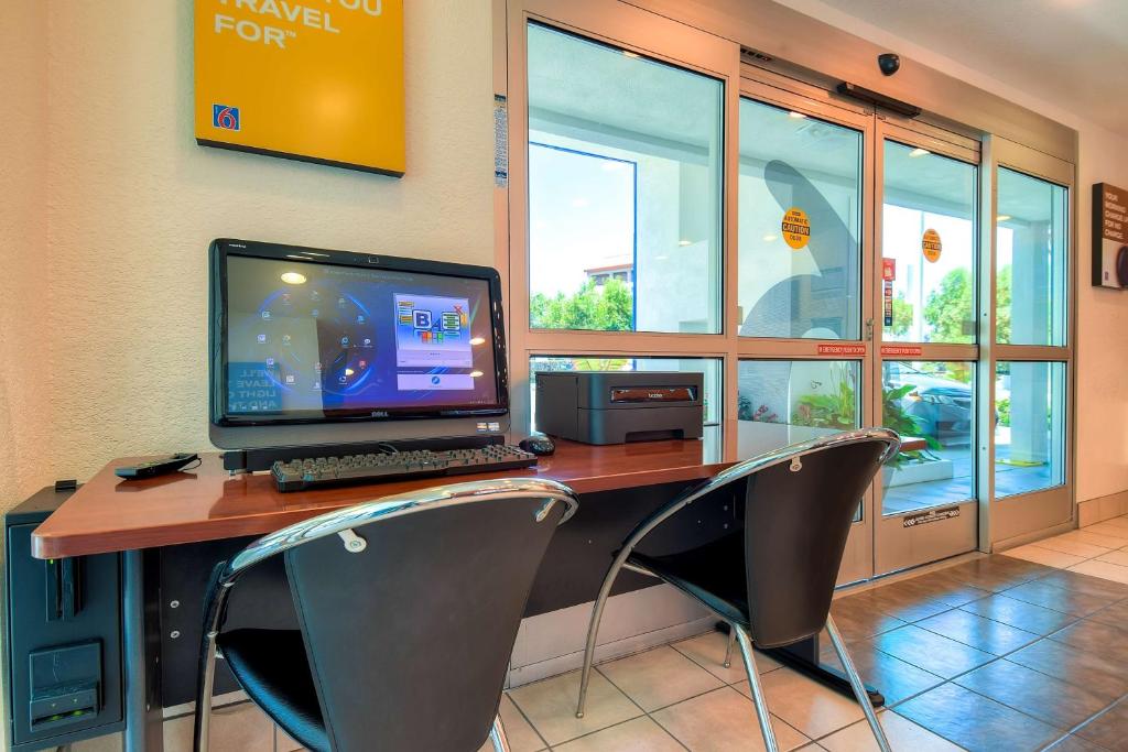 Motel 6-San Diego CA - Hotel Circle - Mission Valley - image 3