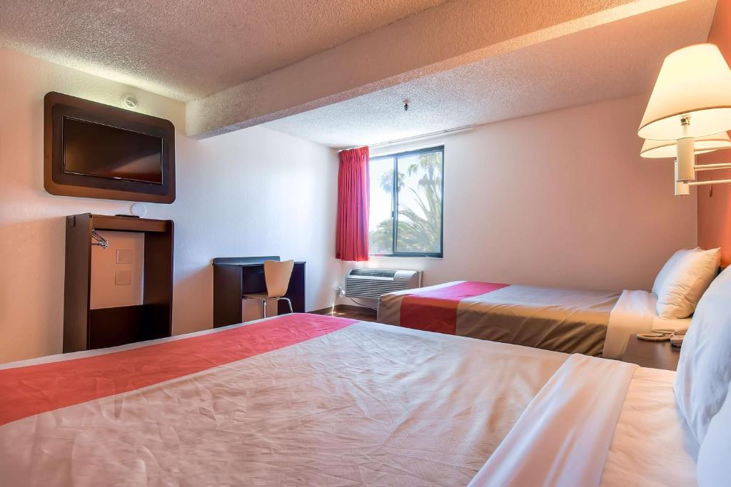Motel 6-San Diego CA - Hotel Circle - Mission Valley - image 5