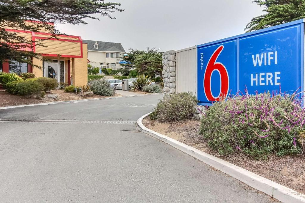 Motel 6-Marina CA - Monterey - main image