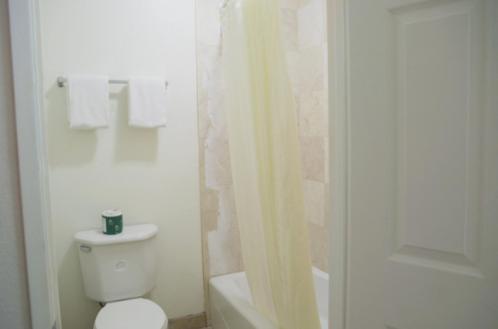 Americas Best Value Inn Hollywood - image 2