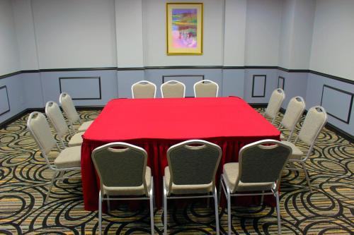 Holiday Inn Express Van Nuys - image 2