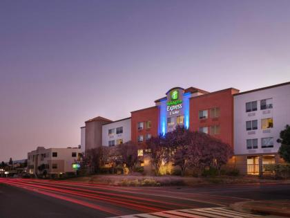 Holiday Inn Express Hotel  Suites Belmont an IHG Hotel