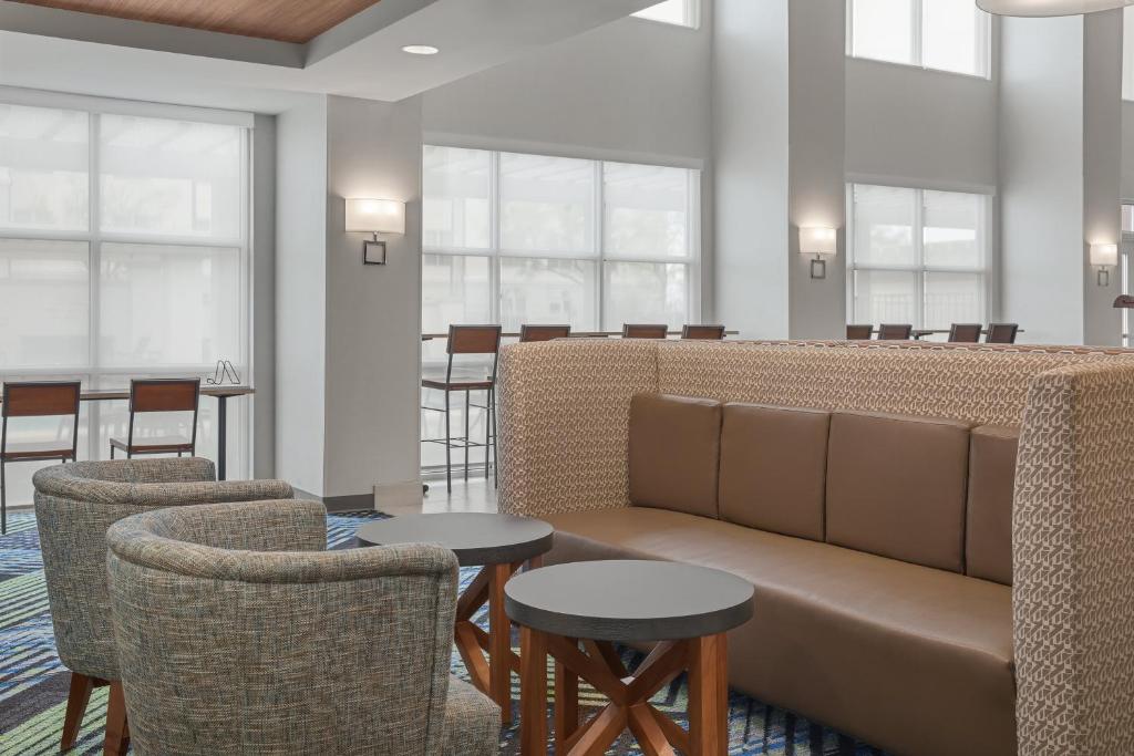 Holiday Inn Express Hotel & Suites Sacramento Airport Natomas an IHG Hotel - image 5