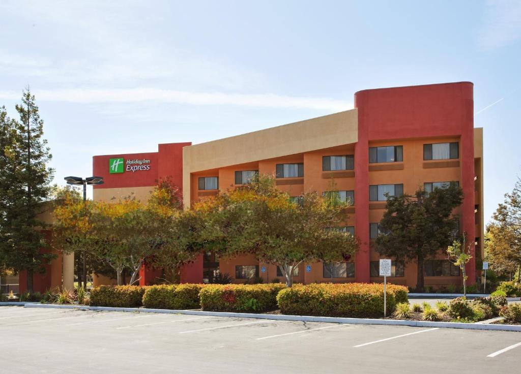 Holiday Inn Express Hotel Union City an IHG Hotel - main image