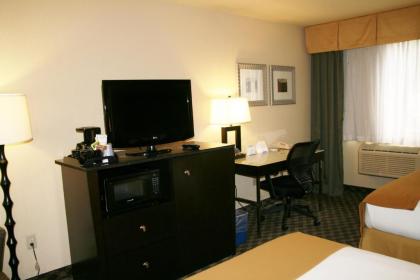 Holiday Inn Express Hotel Union City an IHG Hotel - image 5