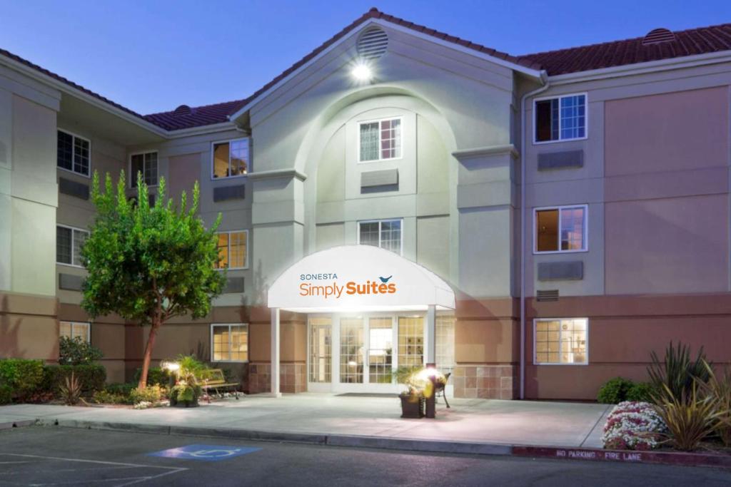 Sonesta Simply Suites Silicon Valley Santa Clara - image 4