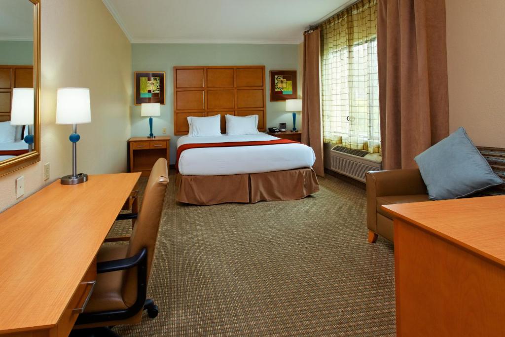 Holiday Inn Express Hotel & Suites Santa Clara - Silicon Valley an IHG Hotel - image 4