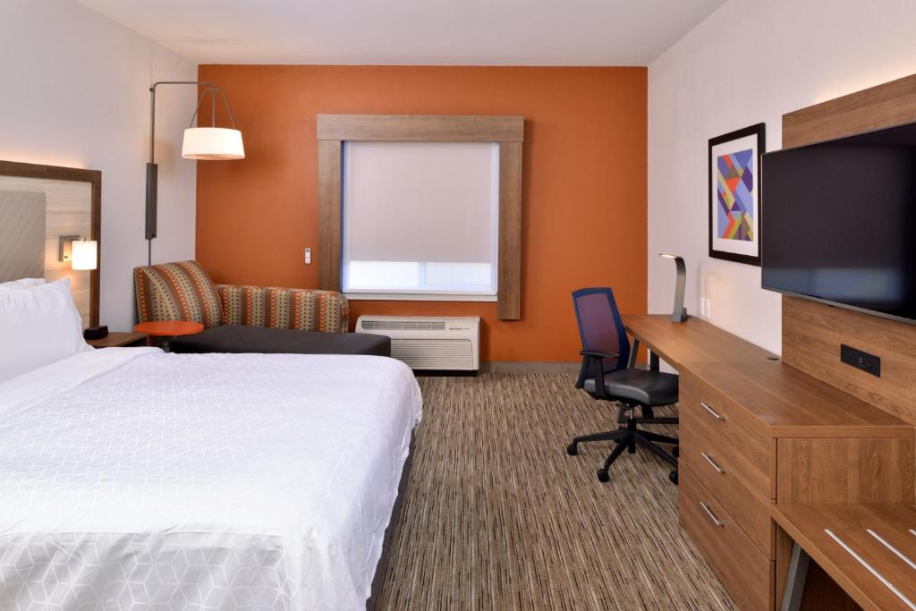 Holiday Inn Express Hotel & Suites Arcata/Eureka-Airport Area an IHG Hotel - image 2