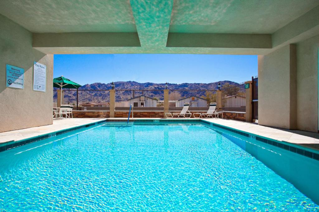 Holiday Inn Express Hotel & Suites Twentynine Palms an IHG Hotel - image 2