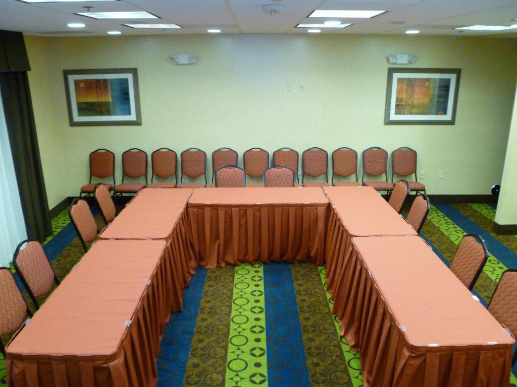 Holiday Inn Express Hotel & Suites Twentynine Palms an IHG Hotel - image 3