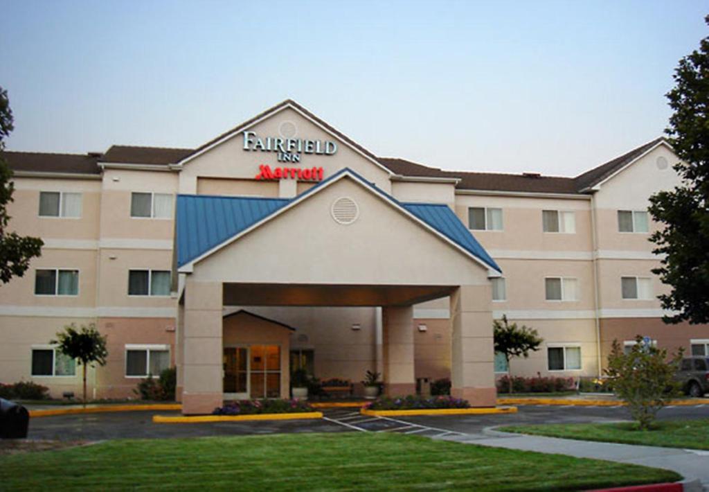 Fairfield Inn by Marriott Tracy - image 2
