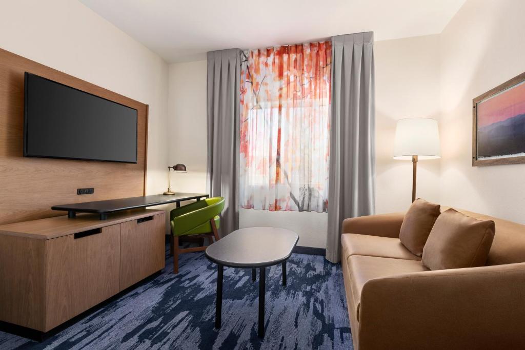 Fairfield Inn by Marriott Tracy - image 4
