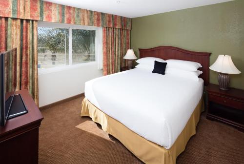 Red Lion Inn & Suites Perris - image 4