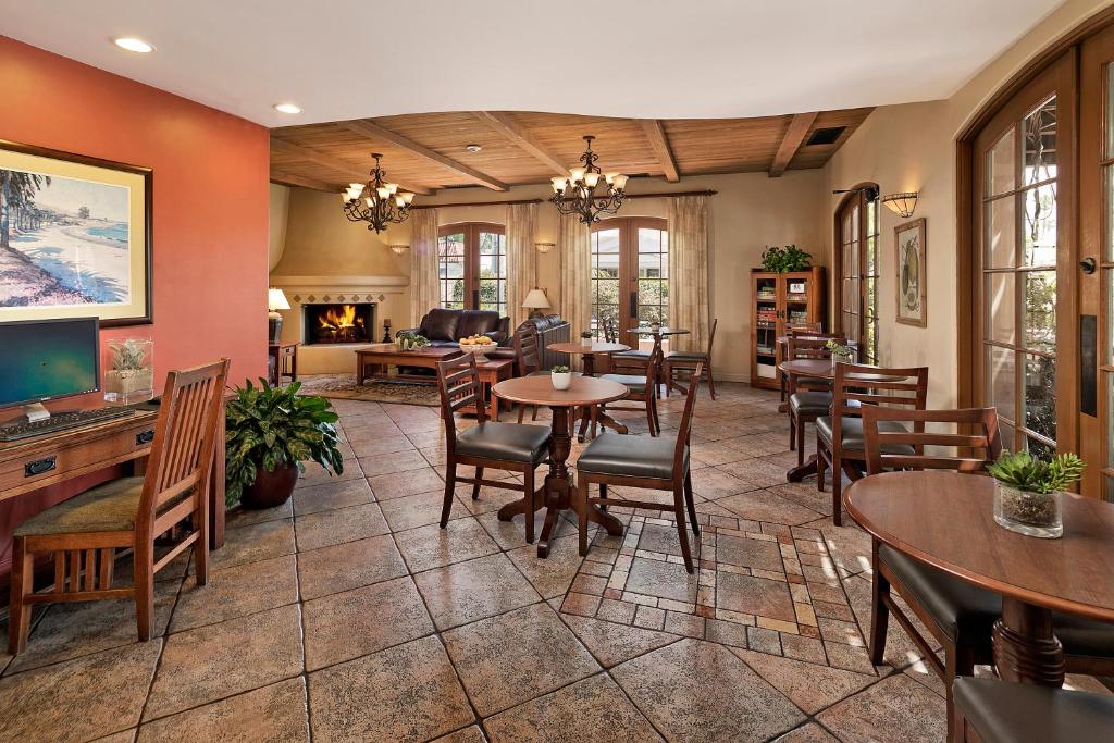 Brisas Del Mar Inn at the Beach - image 4