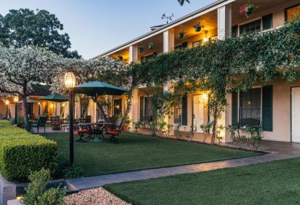 Lavender Inn by the Sea - image 4