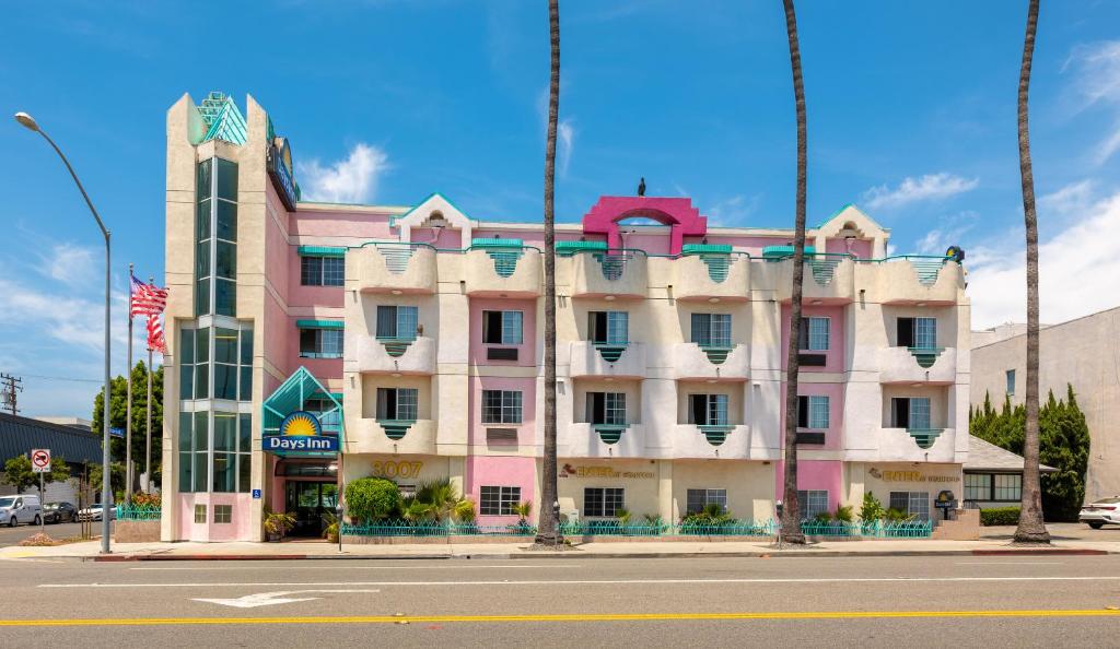 Days Inn by Wyndham Santa Monica/Los Angeles - image 5