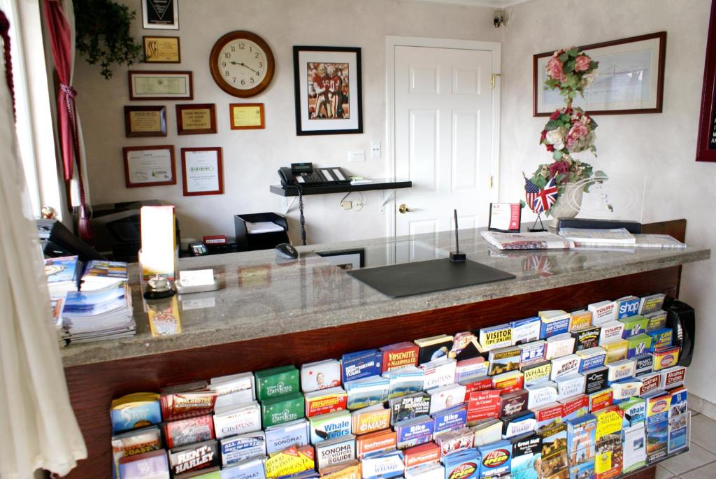 Travelers Inn - image 4
