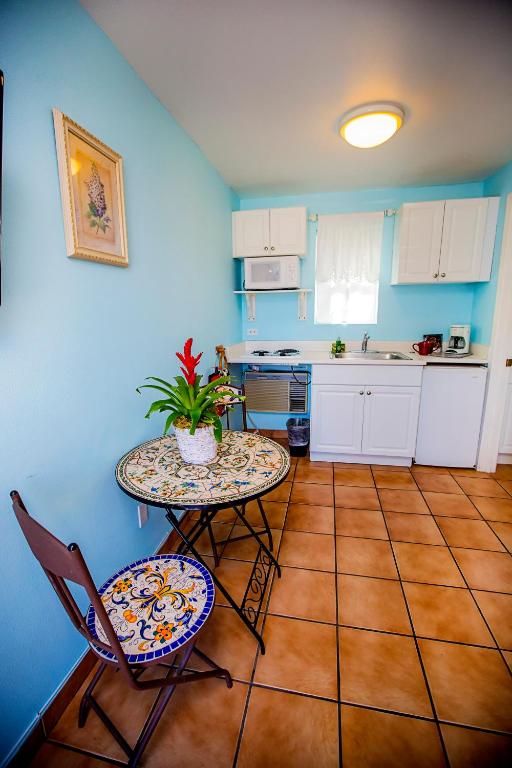 Leucadia Beach Inn - image 3