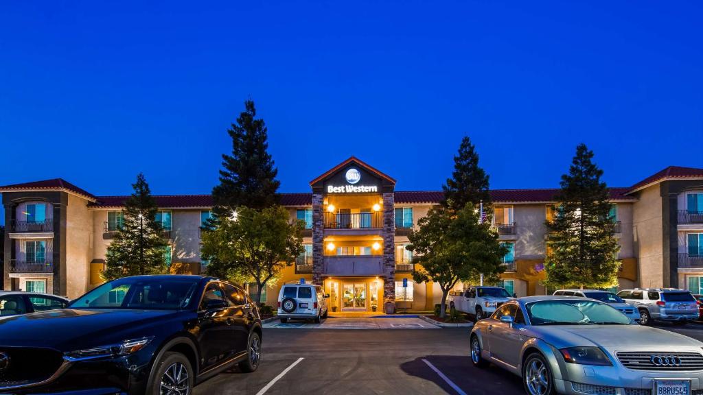 Best Western Visalia Hotel - main image