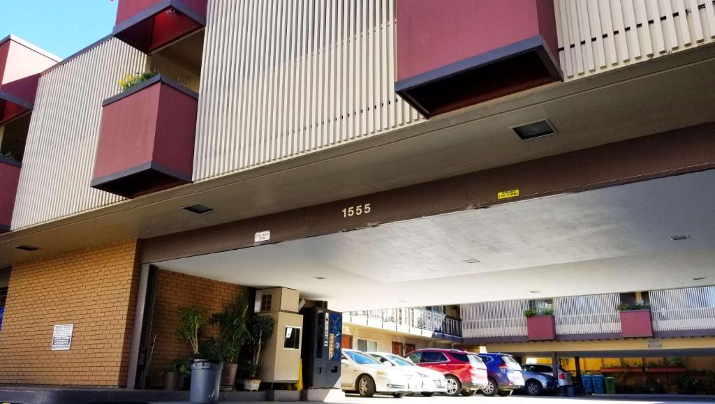 Pacific Heights Inn - image 5