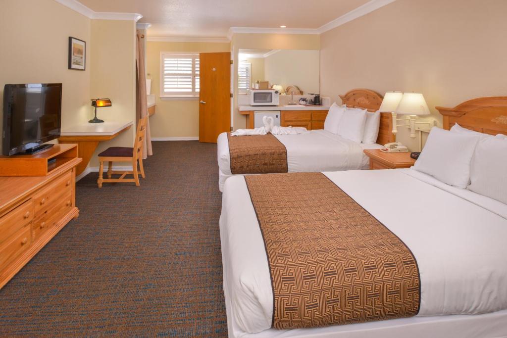 Cayucos Beach Inn - image 2