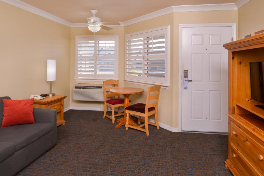 Cayucos Beach Inn - image 4