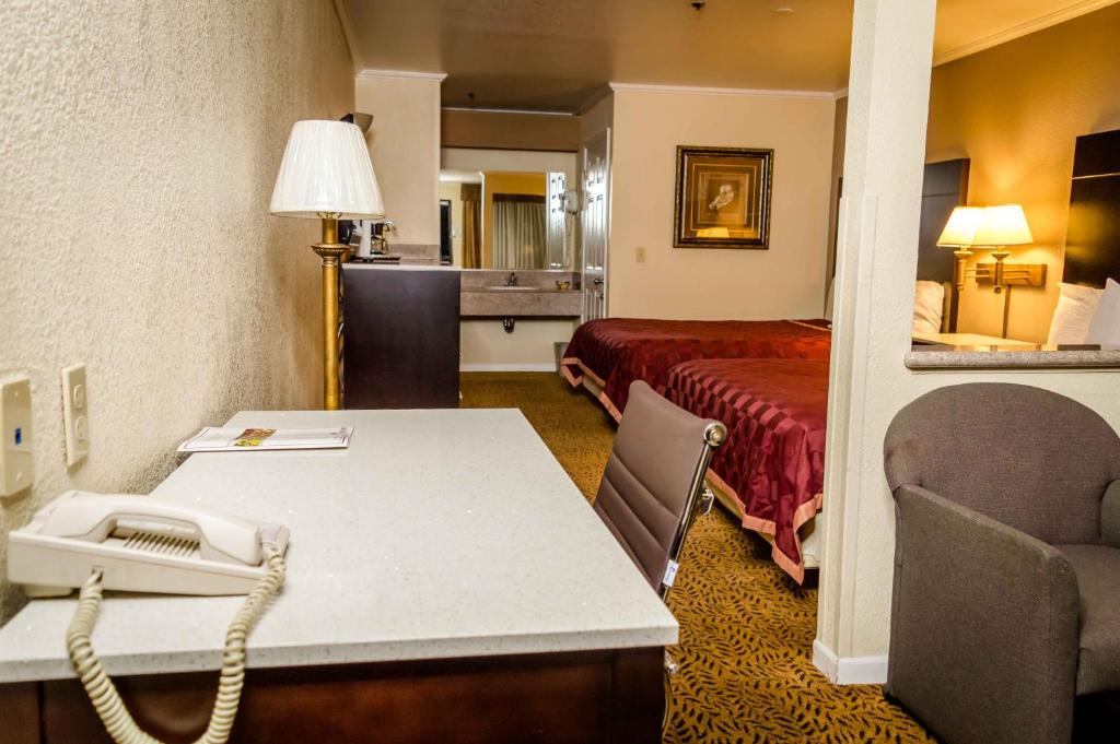 Executive Inn & Suites Sacramento - image 5