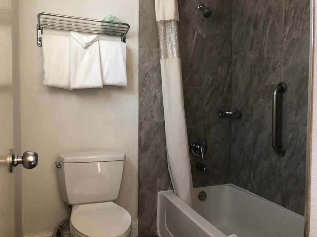 SureStay Hotel by Best Western Seaside Monterey - image 3