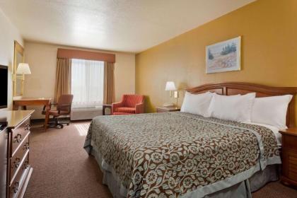 Days Inn by Wyndham Lathrop - image 5