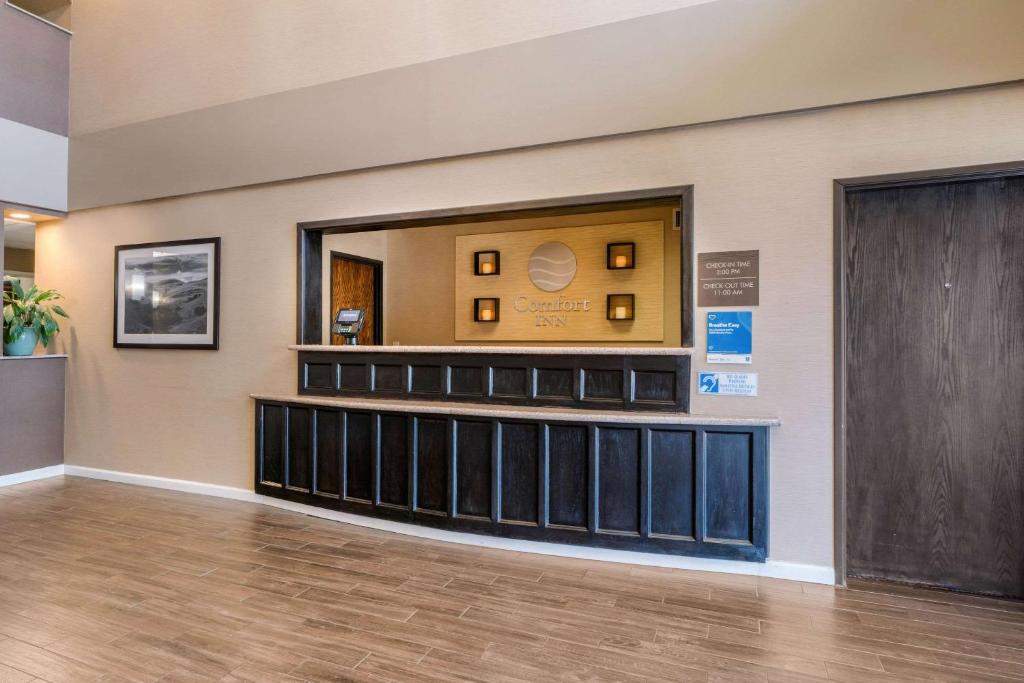 Comfort Inn Lathrop Stockton Airport - image 3
