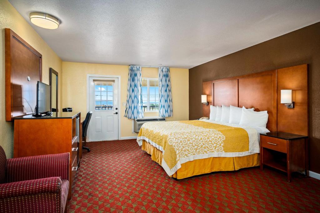 Days Inn by Wyndham San Simeon - image 5