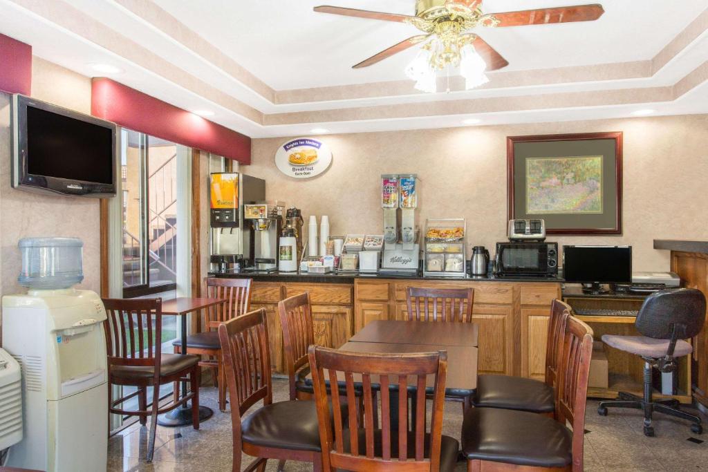 Knights Inn Madera - image 2