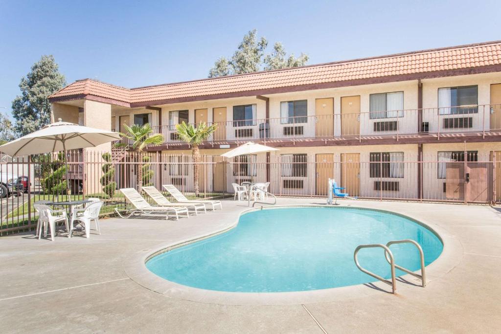 Knights Inn Madera - image 5