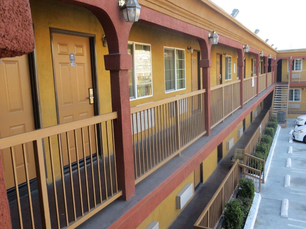 Americas Best Value Inn Hollywood/Downtown Los Angeles - image 2