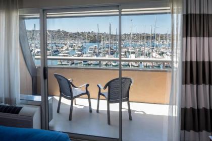 Bay Club Hotel and Marina - image 3