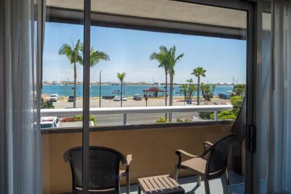 Bay Club Hotel and Marina - image 4