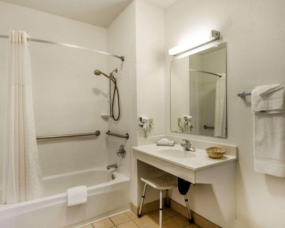 Rodeway Inn Watsonville - image 2