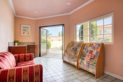 Passport Inn - image 2