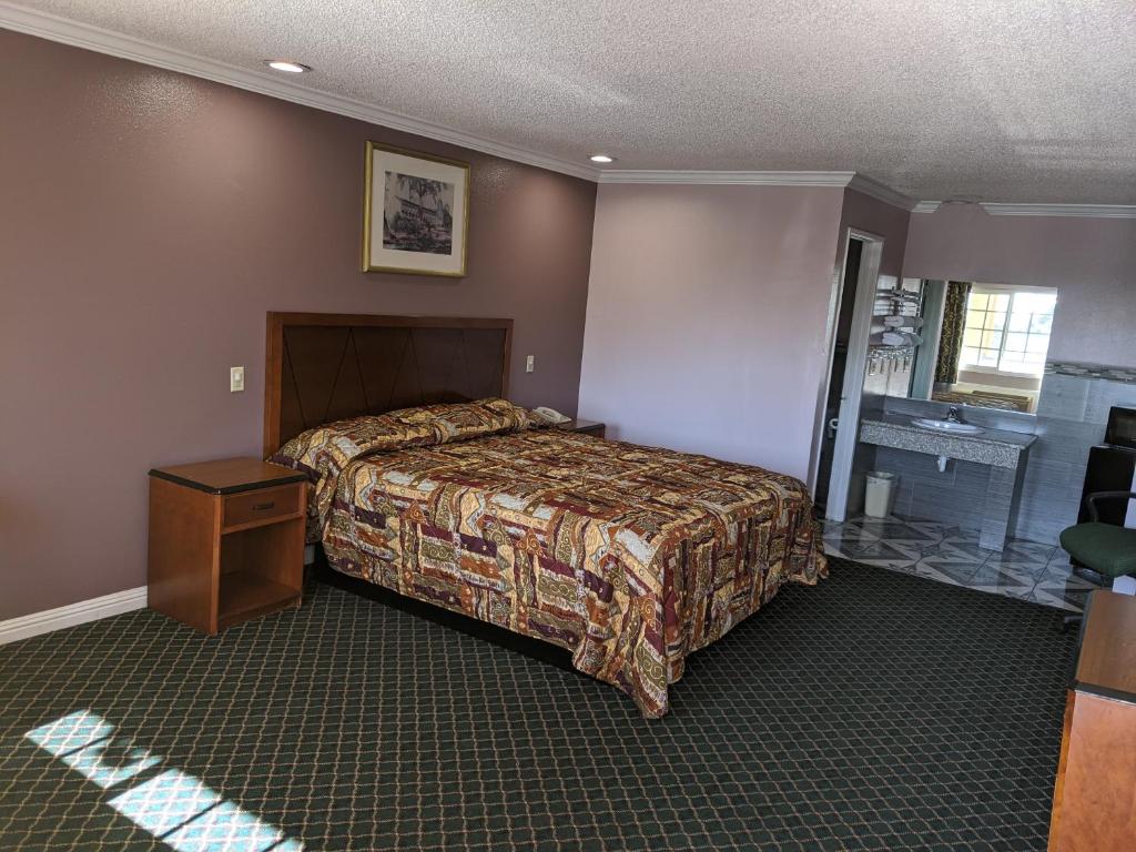 Passport Inn - image 4
